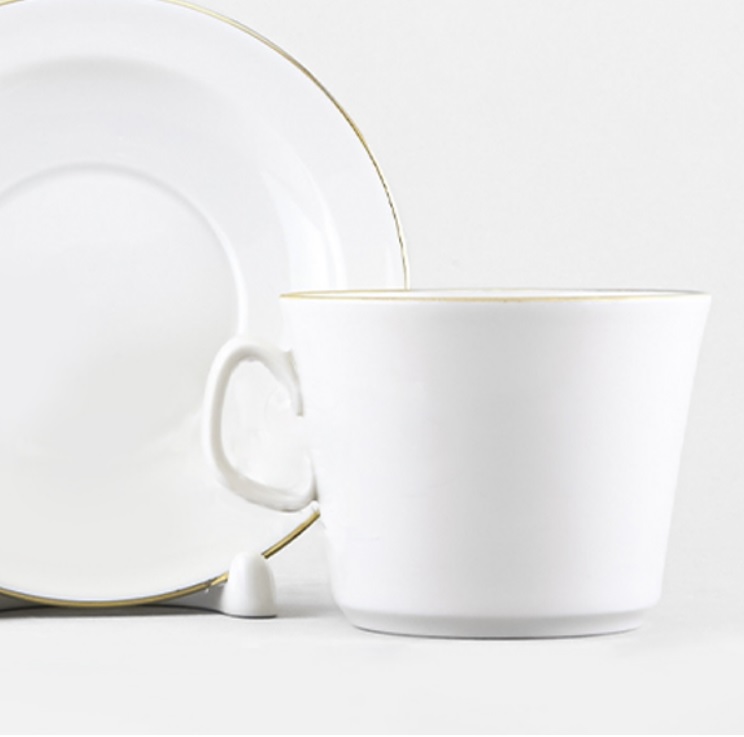 Чашка с блюдцем чайная форма Молодежная рисунок Золотая лента