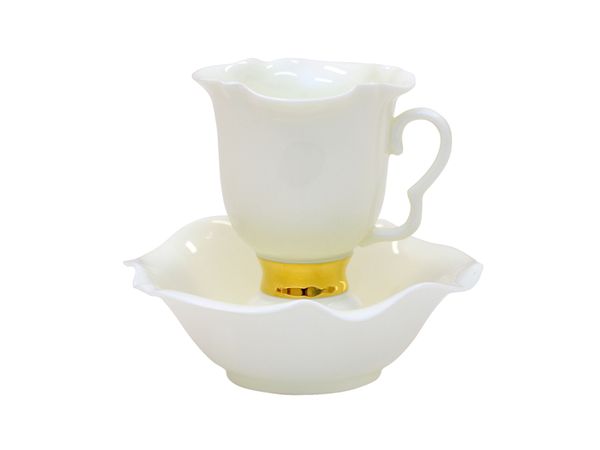 Чашка с блюдцем чайная форма Белый цветок рисунок Золотая лента