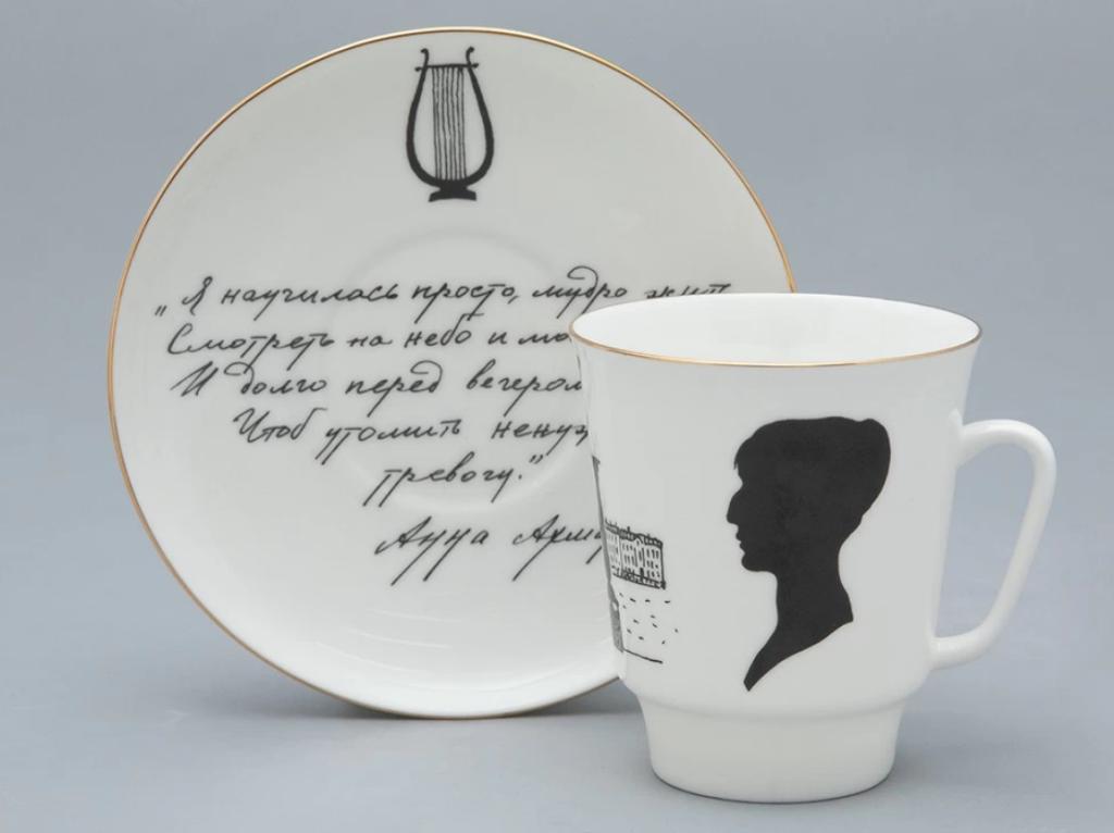 Чашка с блюдцем кофейная форма Майская рисунок Русские писатели. Ахматова
