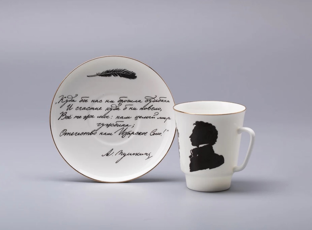 Чашка с блюдцем кофейная форма Майская рисунок Русские писатели. Пушкин 