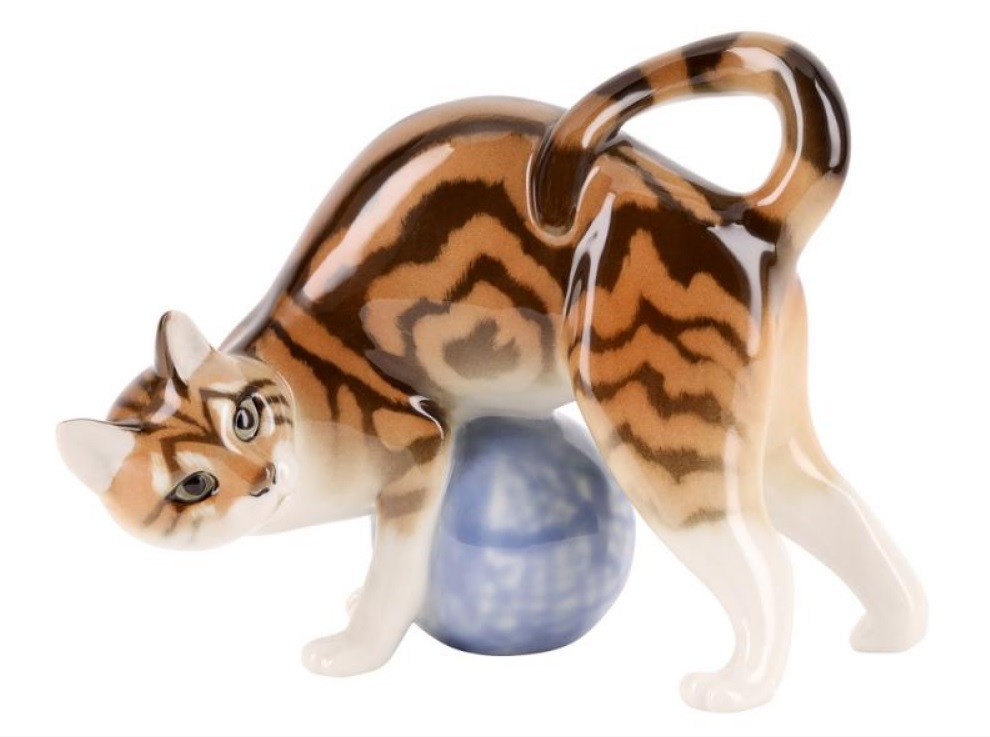 Скульптура Кошка с клубком Мраморная